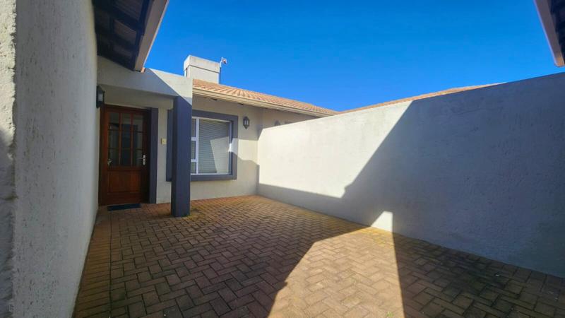 To Let 3 Bedroom Property for Rent in Pinnacle Point Golf Estate Western Cape